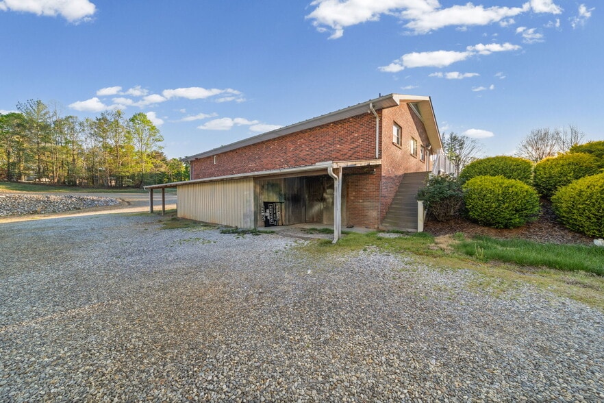 More Photos Of 125 Woodhaven Rd, North Wilkesboro Office For Sale