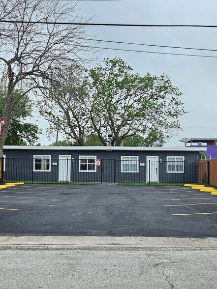 More Photos Of 905 E Fayle Ave, Baytown Apartments For Sale