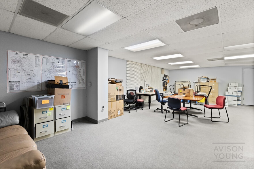 More Photos Of 175 Semoran Commerce Pl, Apopka Light Distribution For Sale