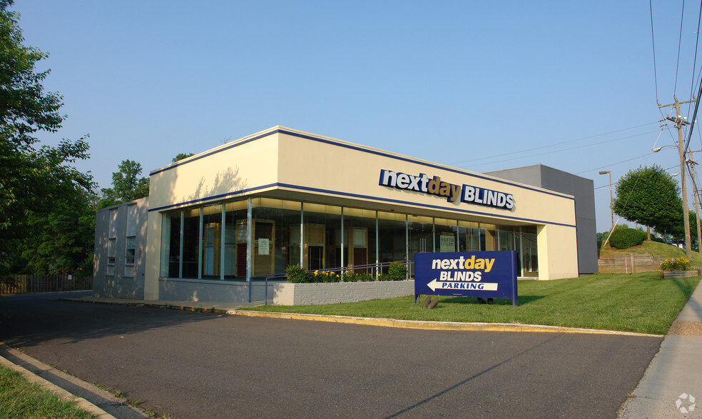 Primary Photo Of 11085 Lee Hwy, Fairfax Freestanding For Lease