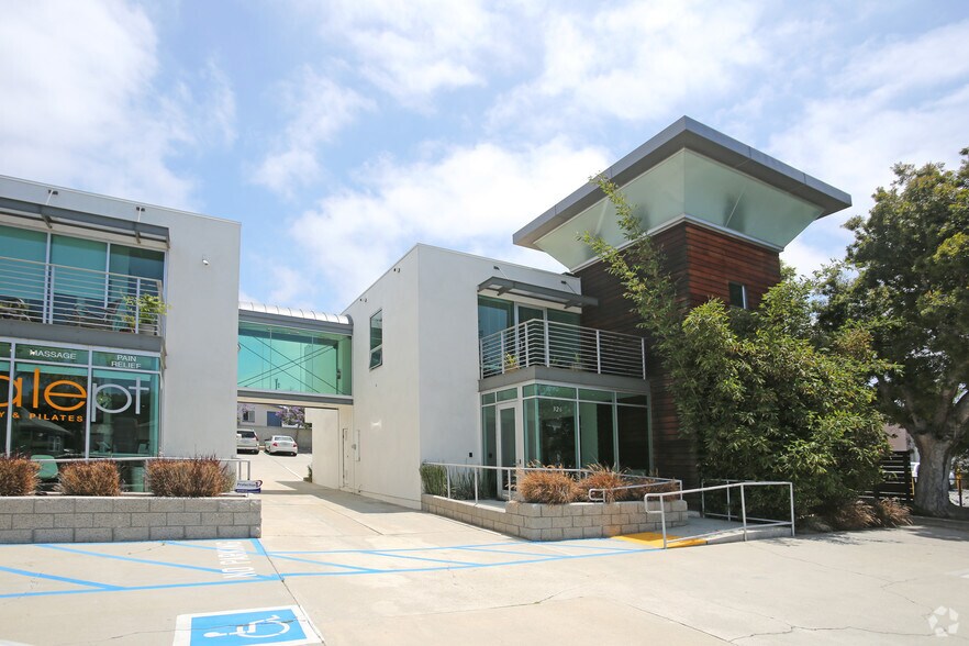 Primary Photo Of 326 S Pacific Coast Hwy, Redondo Beach Coworking Space