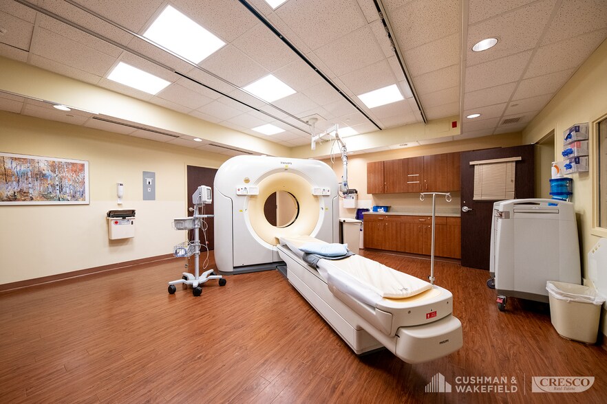 More Photos Of 27100 Chardon Rd, Cleveland Hospital For Sale