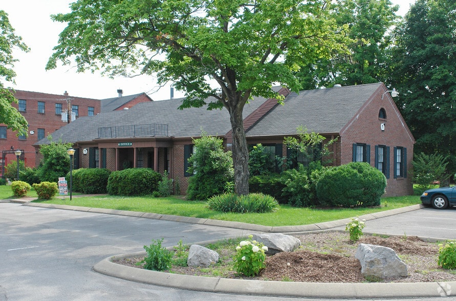 More Photos Of 300 N Maple St, Lebanon Unknown For Lease
