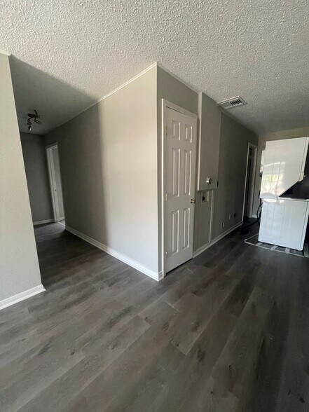 More Photos Of 2302 45th St, Galveston Office For Lease