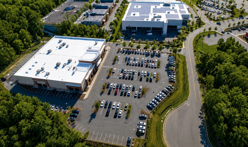 More Photos Of 3 Hawes Way, Stoughton Health Club For Lease
