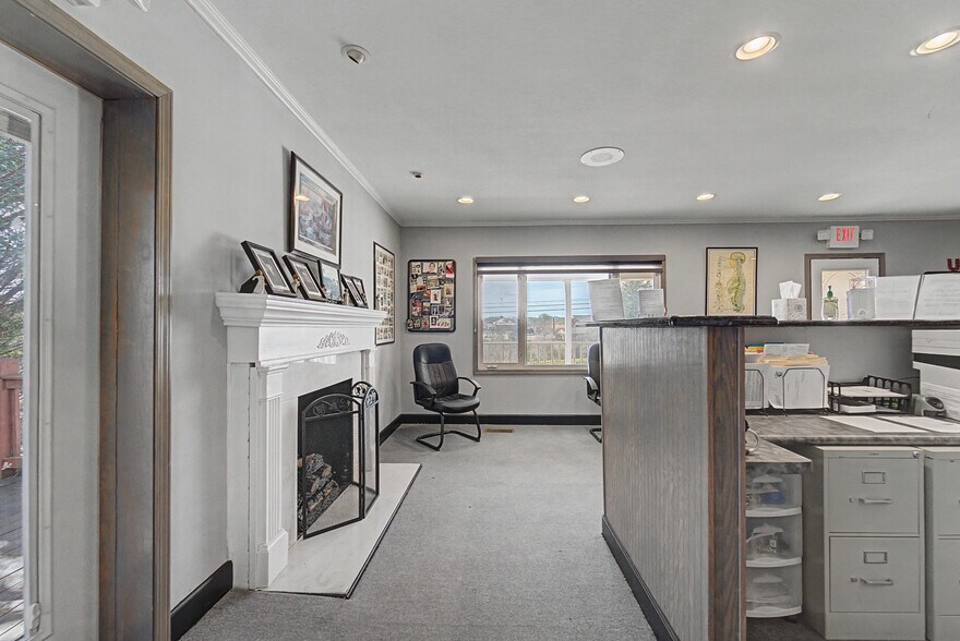 More Photos Of 156 White Oak St, Franklin Medical For Sale
