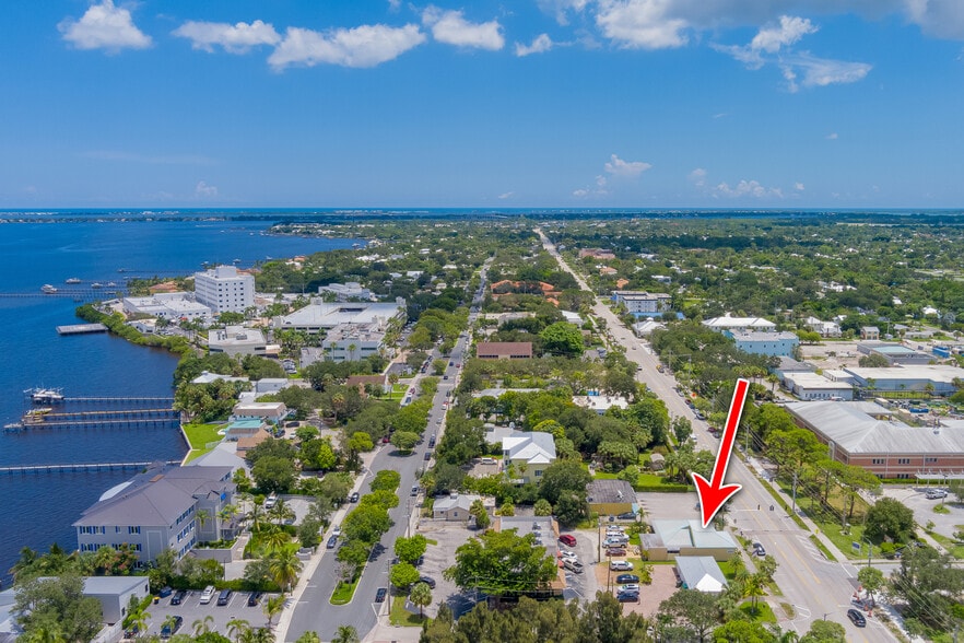 More Photos Of 407 SE Ocean Blvd, Stuart Storefront Retail Office For Lease