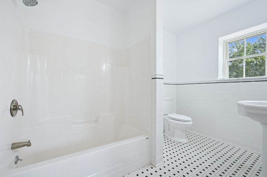 More Photos Of 56 Main St, Stamford Hotel For Sale