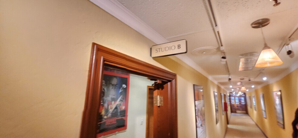 More Photos Of 120 S Victory Blvd, Burbank Loft Creative Space For Lease