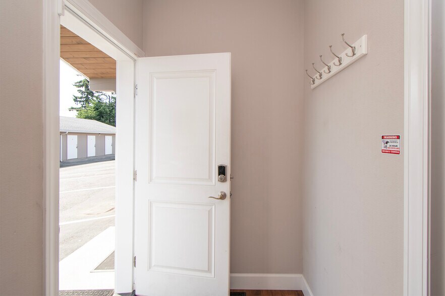 More Photos Of 495 Spruce St, Sequim Office For Sale