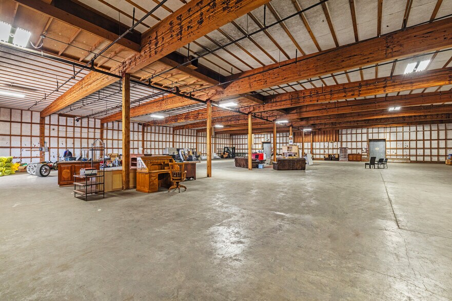 More Photos Of 615 S Spring St, Klamath Falls Warehouse For Lease