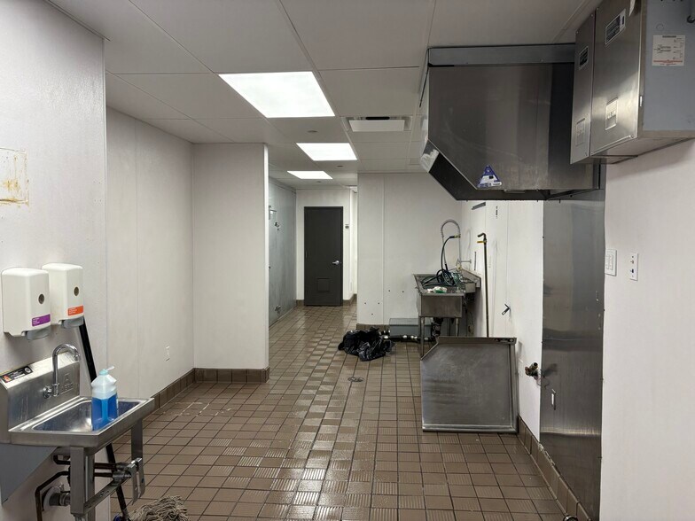 More Photos Of 3421-3431 E Tremont Ave, Bronx Storefront Retail Office For Lease