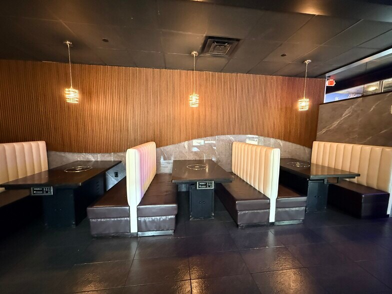 More Photos Of 2100 W White Oaks Dr, Springfield Restaurant For Sale