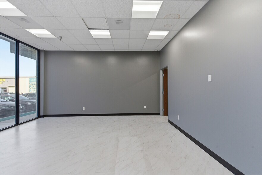 More Photos Of 685 E Grand Blvd, Corona Storefront Retail Office For Lease