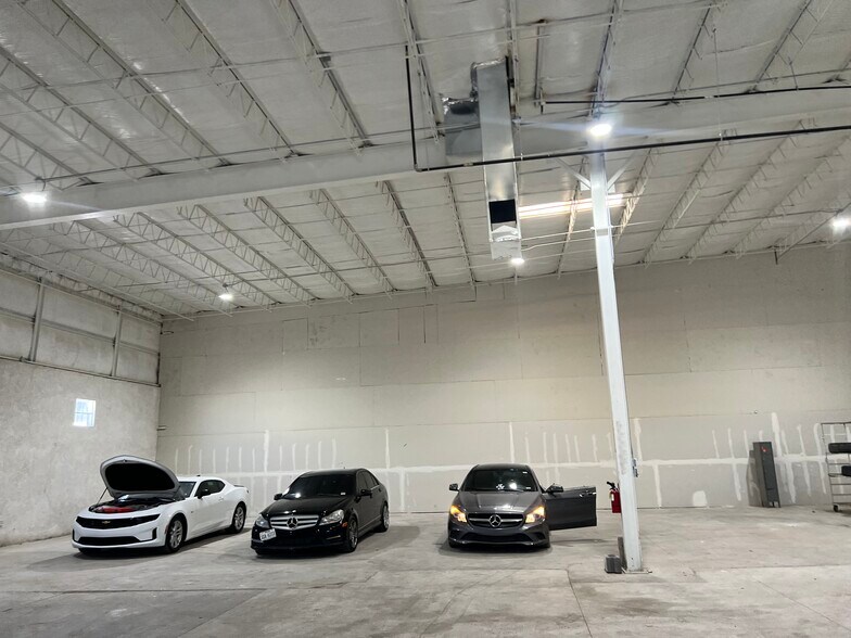 More Photos Of 150 N Piedras St, El Paso Distribution For Lease