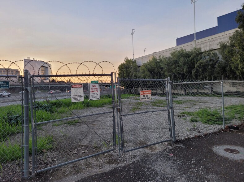 More Photos Of 1788 Bayshore rd, East Palo Alto Land For Lease