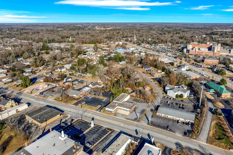 More Photos Of 904 N Main St, Anderson Auto Repair For Sale
