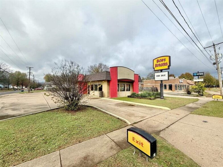 More Photos Of 1103 N Arkansas Ave, Russellville Freestanding For Sale