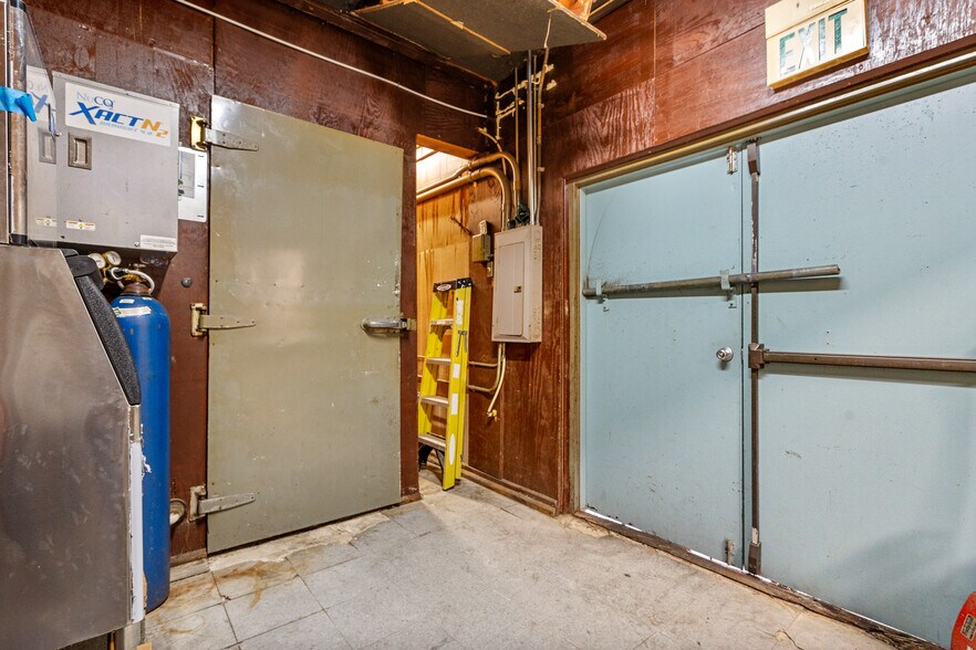 More Photos Of 816 Albert Pike Rd, Hot Springs Bar For Sale