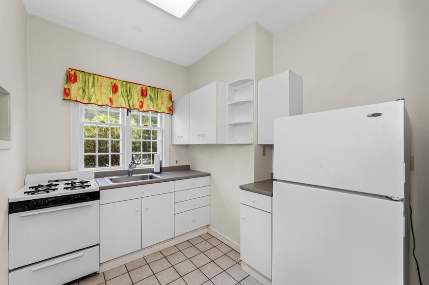 More Photos Of 11 Maple St, West Newbury Office For Sale