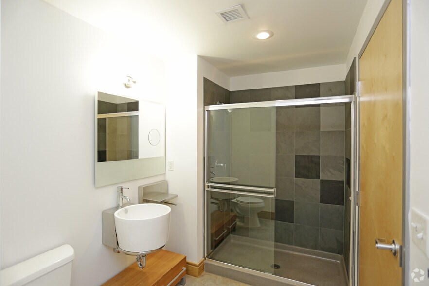More Photos Of 117 W 20th St, Kansas City Apartments For Lease