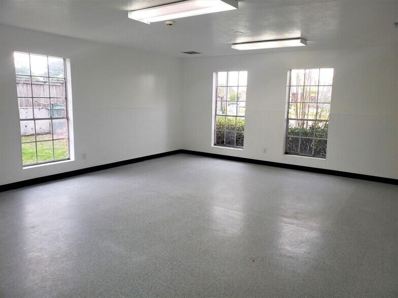 More Photos Of 13233 W Little York Rd, Houston Daycare Center For Lease