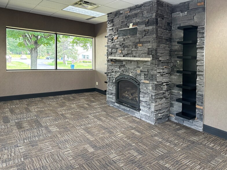 More Photos Of 4099 White Bear Pky, White Bear Township Light Manufacturing For Lease