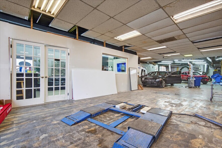 More Photos Of 218 S Comanche Ave, Bartlesville Auto Repair For Sale