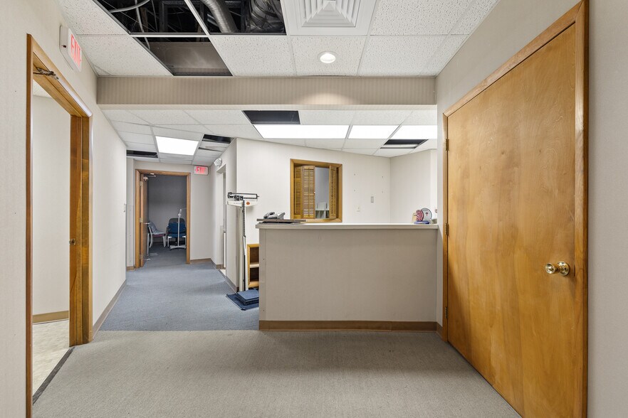 More Photos Of 2050 W Fourth St, Mansfield Medical For Lease