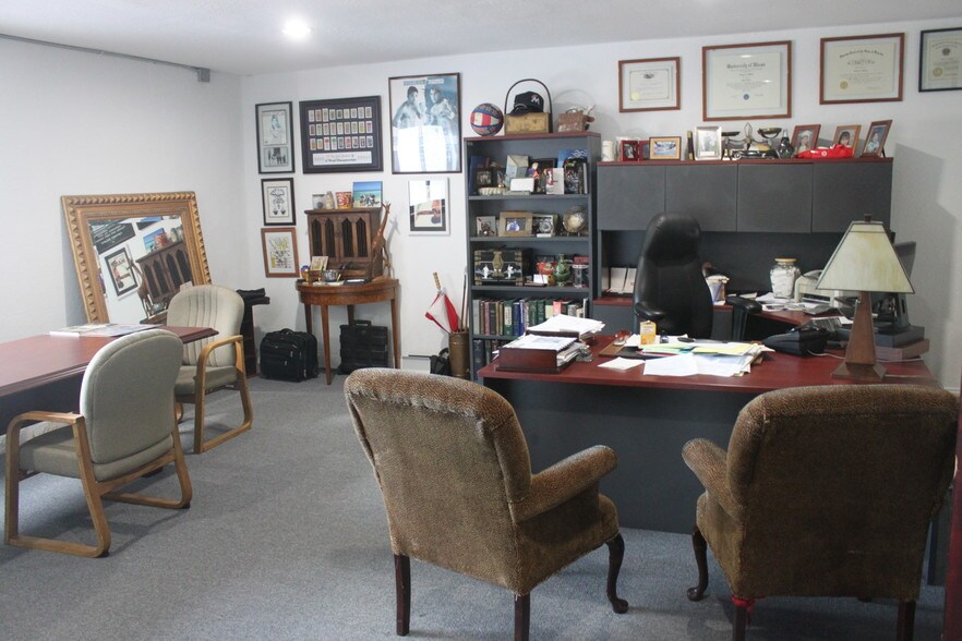 More Photos Of 2475 Hollywood Blvd, Hollywood Office For Lease