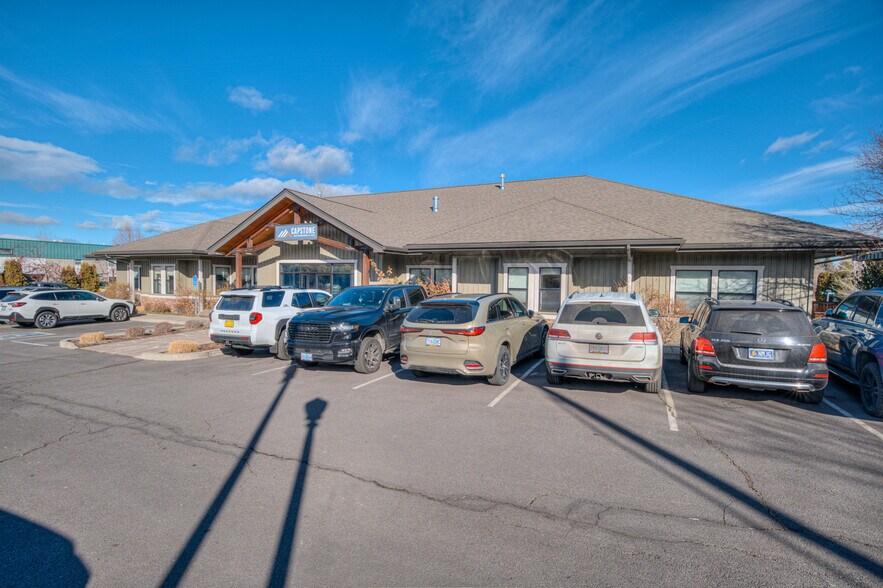 More Photos Of 2464 SW Glacier Pl, Redmond Office For Sale