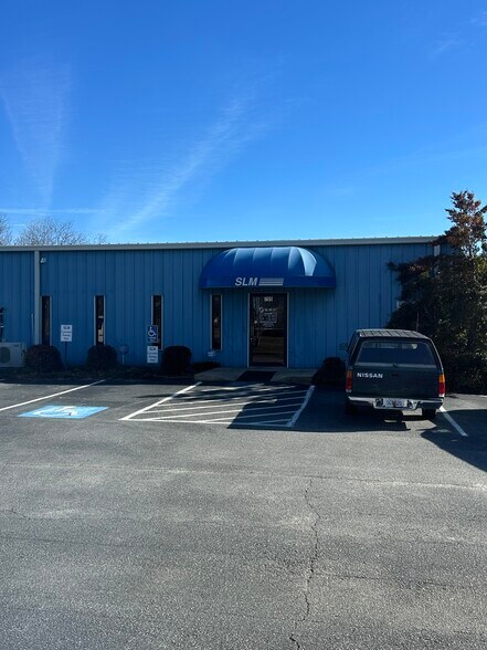 More Photos Of 705 N Main St, Belton Flex For Sale