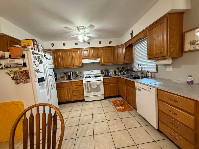 More Photos Of 230 Troy Ln, Lombard Multifamily For Sale