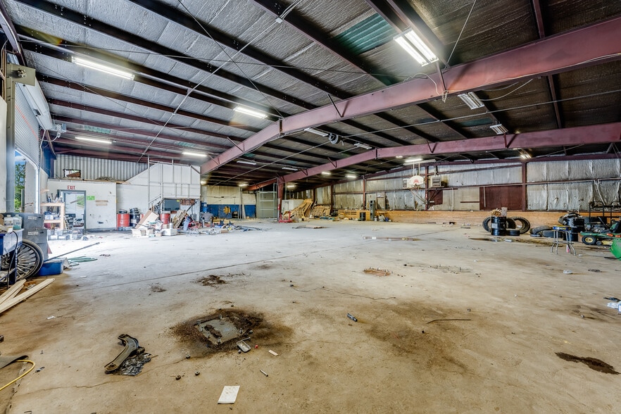 More Photos Of 25 Opal Dr, Fairmont Warehouse For Sale