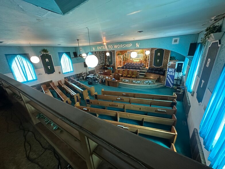 More Photos Of 2245 E Riverside Dr, Indianapolis Religious Facility For Sale