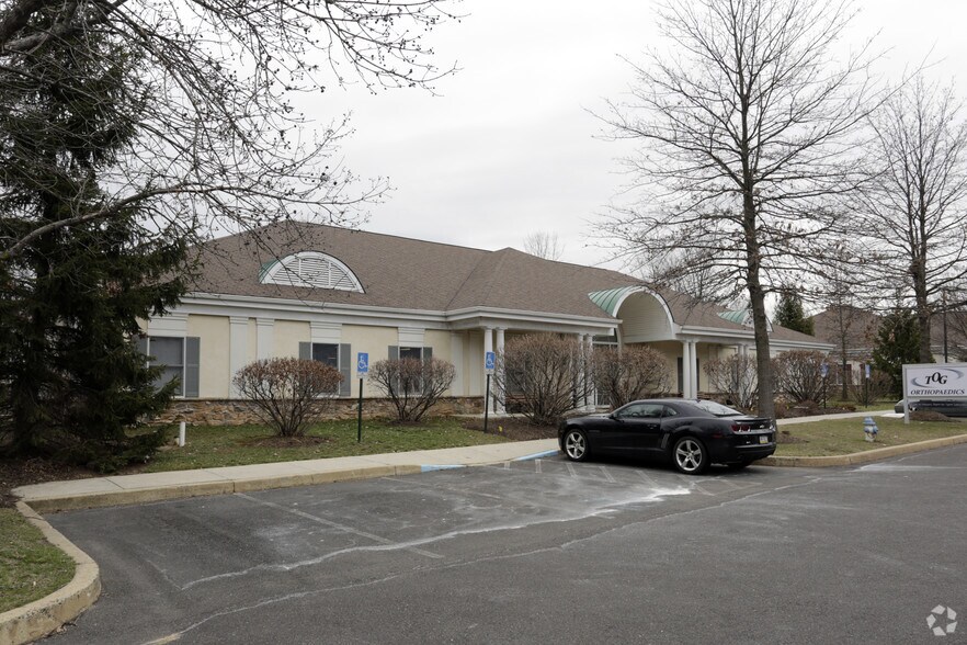 More Photos Of 101 Floral Vale Blvd, Yardley Bank For Lease