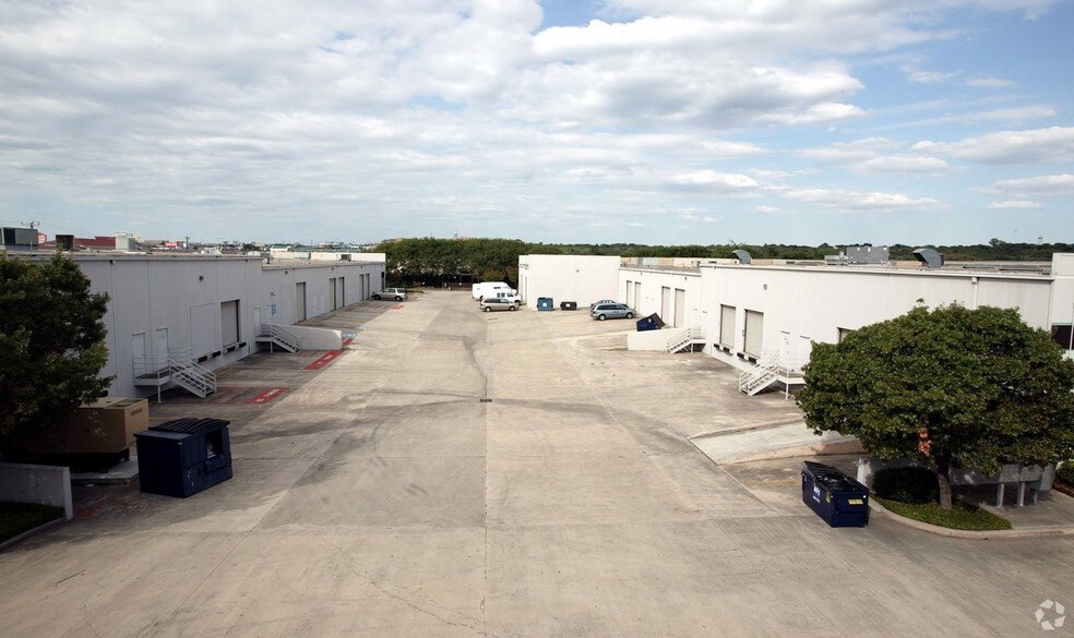 More Photos Of 1753 Grandstand Dr, San Antonio Unknown For Lease