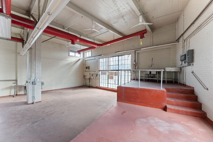 More Photos Of 89 Heath St, Jamaica Plain Warehouse For Lease