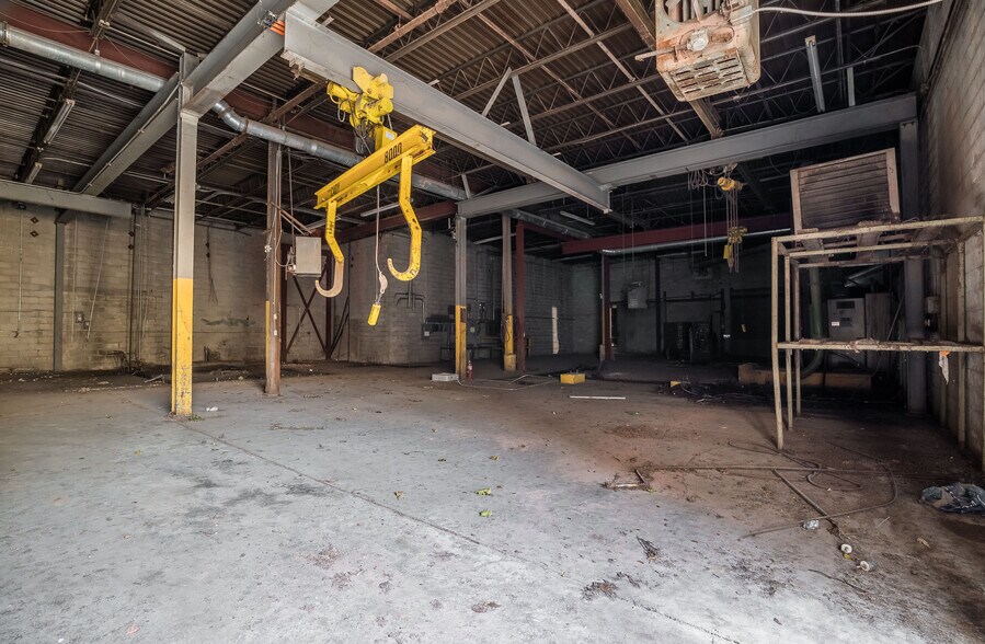 More Photos Of 413 Oxford Rd, Franklin Manufacturing For Sale
