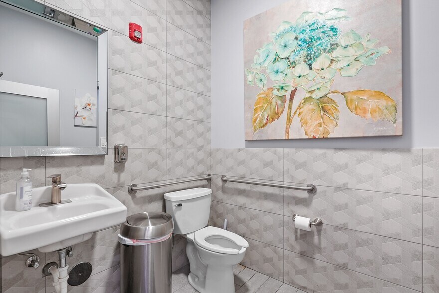 More Photos Of 500 Mitchell Rd, Glendale Heights Warehouse For Sale