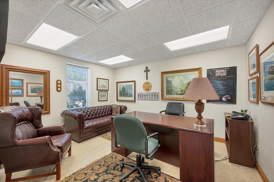More Photos Of 1725 Suburban Dr, De Pere Manufacturing For Sale