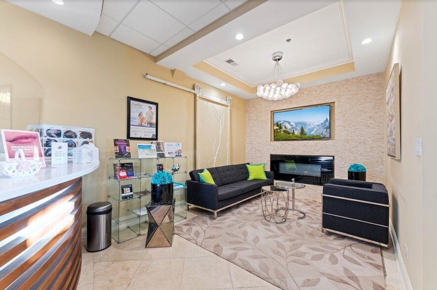 More Photos Of 230 E Ogden Ave, Hinsdale Medical For Lease