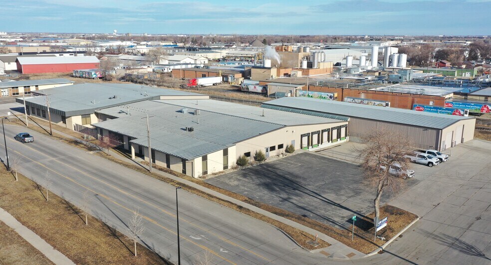 More Photos Of 2001 1st Ave N, Fargo Warehouse For Lease