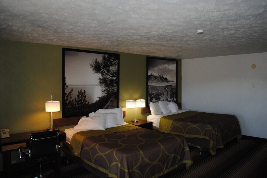 More Photos Of 930 6th St, Wells Hotel For Sale