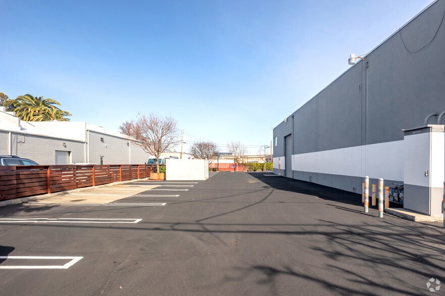 More Photos Of 1070-1080 Terra Bella Ave, Mountain View Light Manufacturing For Lease