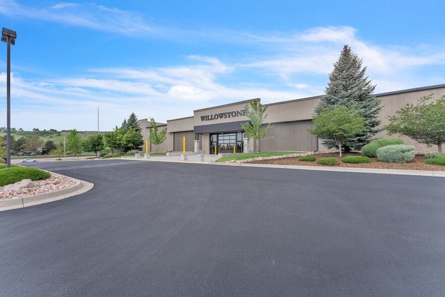 More Photos Of 2150 Garden of the Gods Rd, Colorado Springs Showroom For Sale
