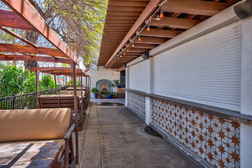 More Photos Of 369 N Palm Canyon Dr, Palm Springs Restaurant For Lease