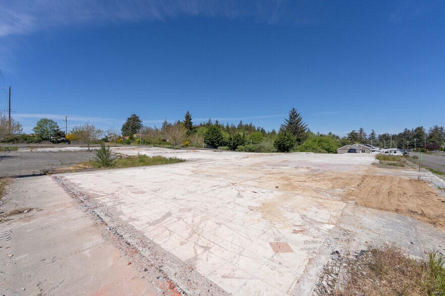 More Photos Of 1090 Newmark Ave, Coos Bay Land For Sale