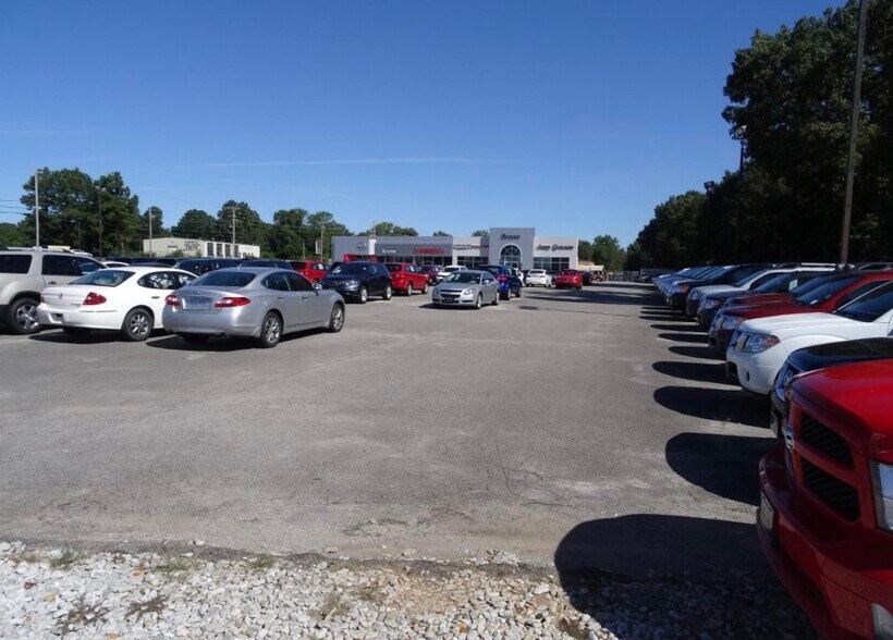 More Photos Of 813 S Parkway St, Corinth Auto Dealership For Sale