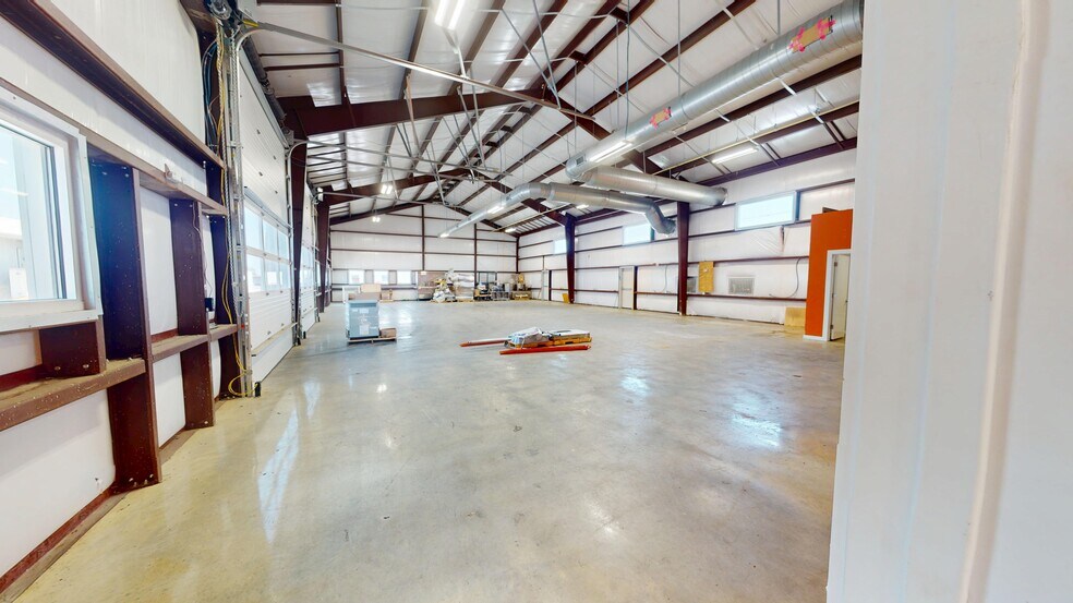 More Photos Of 3992 E Highway 290, Dripping Springs Warehouse For Lease